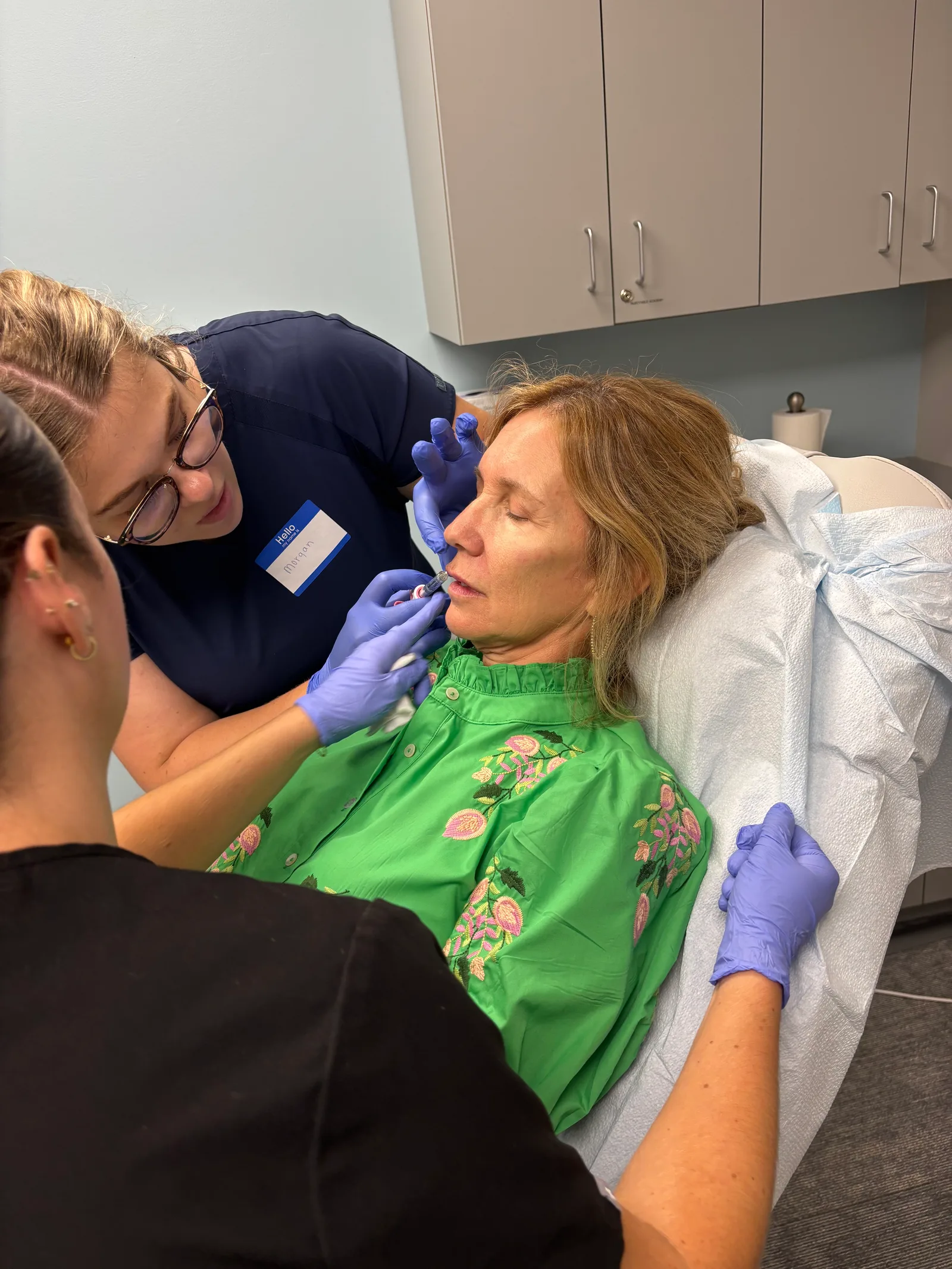 A student practices an injection with an instructor beside her in Savannah